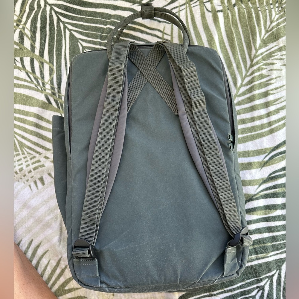 Fjallraven Kanken Laptop Bag 17” in Forest Green - Picture 2 of 13